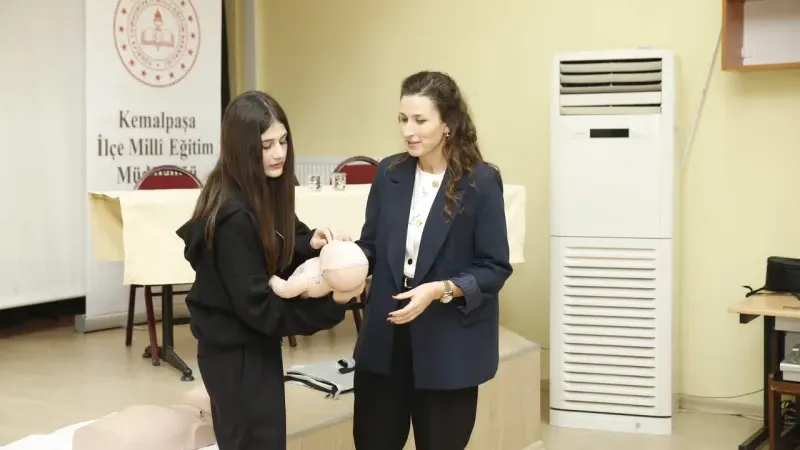 Dr. Behçet Uz Çocuk Hastanesi’nden öğrencilere sağlık ve liderlik eğitimi