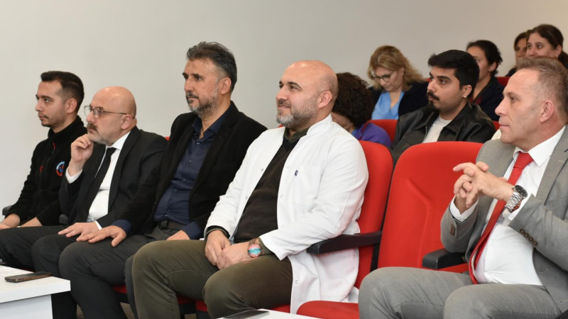 Buca Seyfi Demirsoy Hastanesi'nden yeni görevlendirilen sağlık çalışanlarına eğitim 