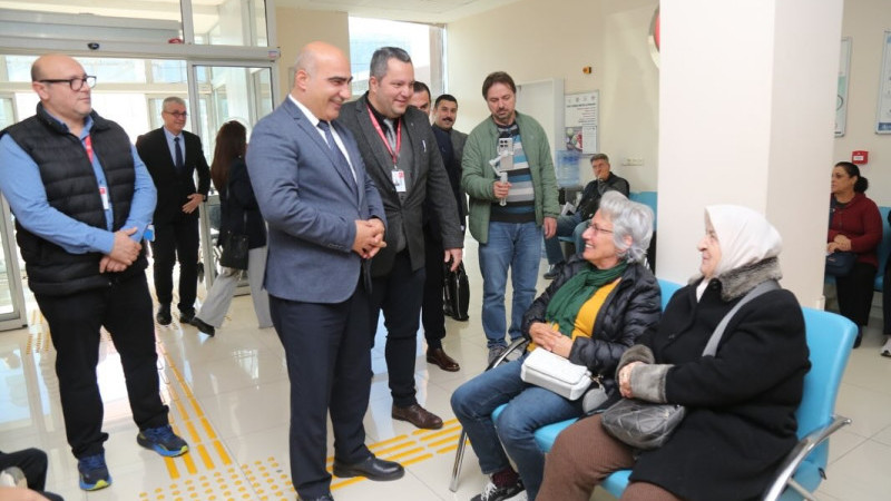 İzmir İl Sağlık Müdürü Doç. Dr. Ayhan Kul, Karaburun’da sağlık tesislerini inceledi