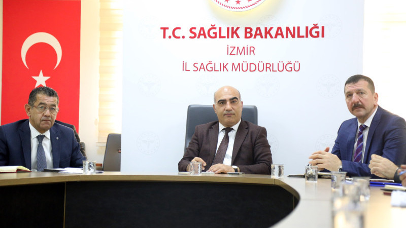 İzmir İl Sağlık Müdürü Ayhan Kul, hizmet başkanlarıyla yönetim toplantısı gerçekleştirdi