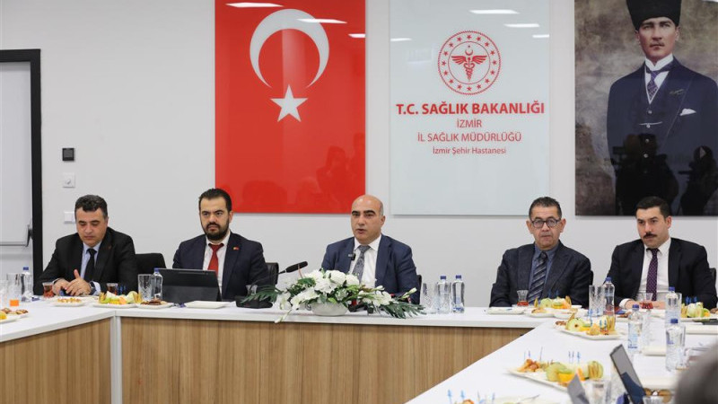 İzmir’de sağlıkta dönüşüm: 2025 verileri ve yeni hedefler paylaşıldı