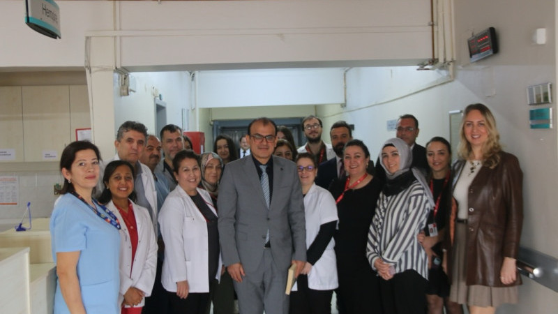 Başhekim Prof. Dr. Bülent Çalık, Fizik Tedavi ve Rehabilitasyon Kliniği’ni ziyaret etti