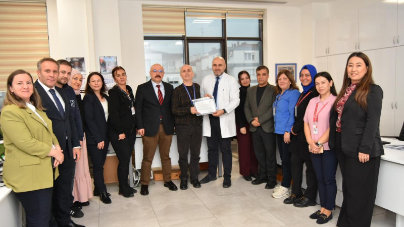 Başhekim Prof. Dr. M. Yekta Öncel'den personel birimi'ne teşekkür belgesi