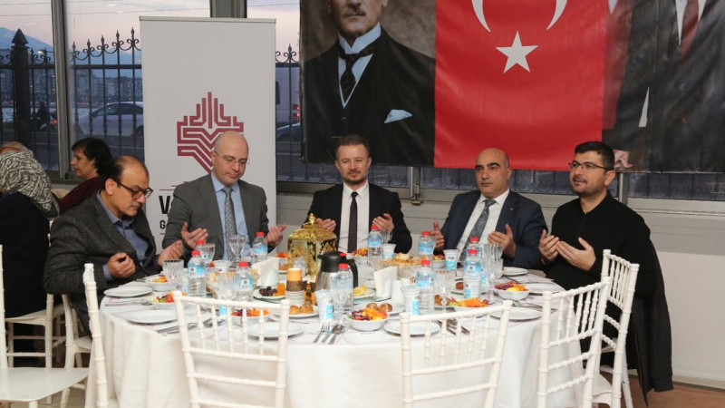 İzmir’de sağlık çalışanları için anlamlı iftar buluşması
