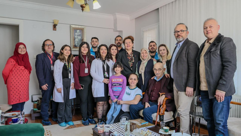 İzmir Tepecik Hastanesi’nden Gaziye anlamlı ziyaret