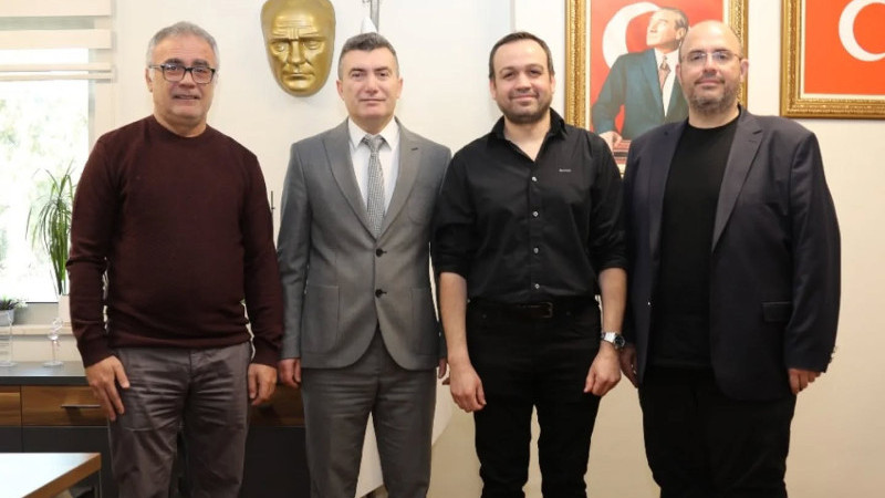 Çiğli EAH'de plastik cerrahi uzmanına teşekkür plaketi