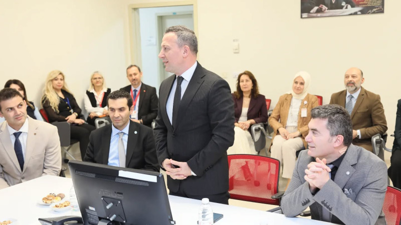 Çiğli Kaymakamı’ndan sağlık çalışanlarına başarı belgesi