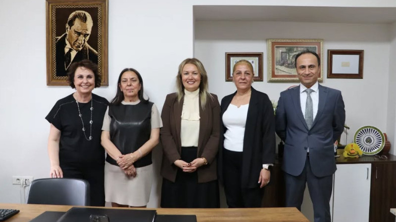 Dr. Behçet Uz Çocuk Hastanesi Yenidoğan Servisi’ne anlamlı bağış