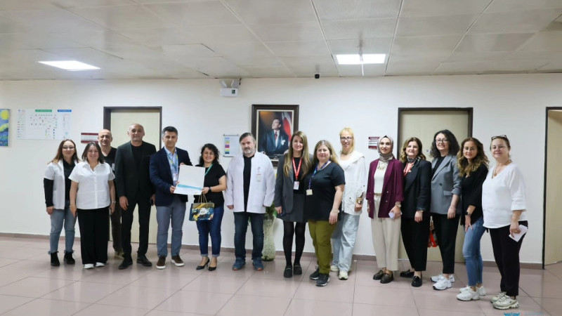 Tepecik EAH yönetiminden laboratuvar çalışanlarına anlamlı ziyaret