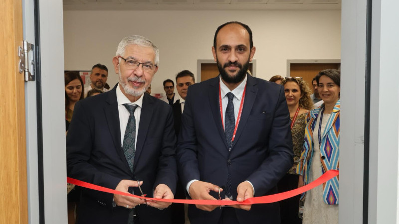 İzmir Demokrasi Üniversitesi ve Buca Seyfi Demirsoy’dan tıp eğitimine ortak destek