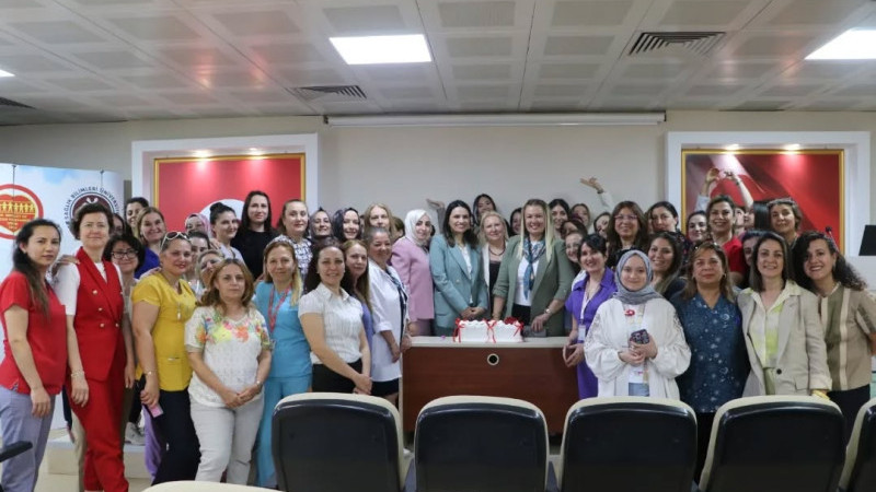Dr. Behçet Uz Çocuk Hastanesi’nde Dünya Hemşireler Günü kutlandı