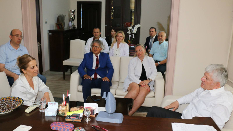SBÜ Rektörü Prof. Dr. Kemalettin Aydın’dan Dr. Suat Seren Hastanesi’ne ziyaret