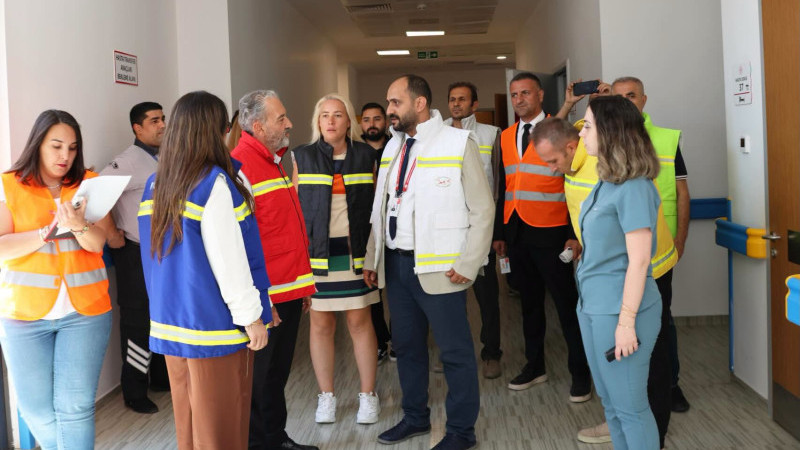 Buca Seyfi Demirsoy Hastanesi'nde gerçeği aratmayan tatbikat!