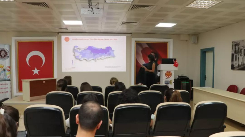 Dr. Behçet Uz Çocuk Hastanesinde hekimlere KKKA eğitimi verildi