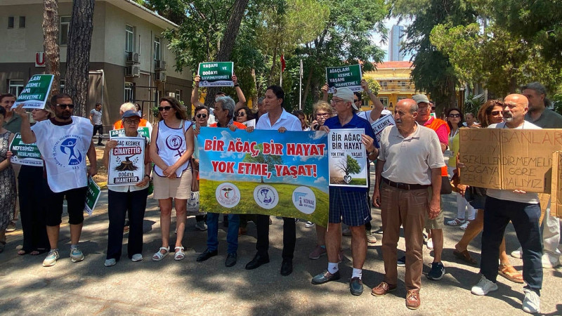 Dr. Suat Seren Göğüs Hastanesi bahçesindeki ağaç kesim iddiasına protesto